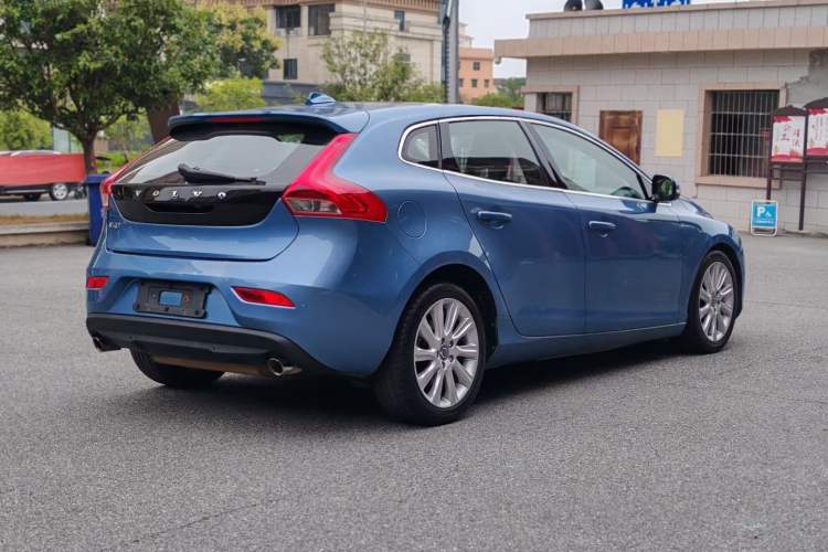 Used Volvo V40 2015 1.6T Zhiya Edition
