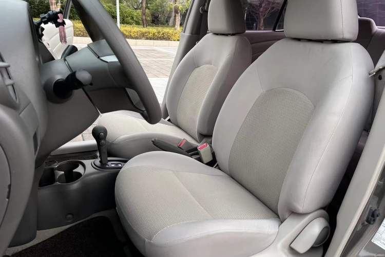 Used Nissan Sunny 2014 1.5XE CVT Elite Edition Interior 2