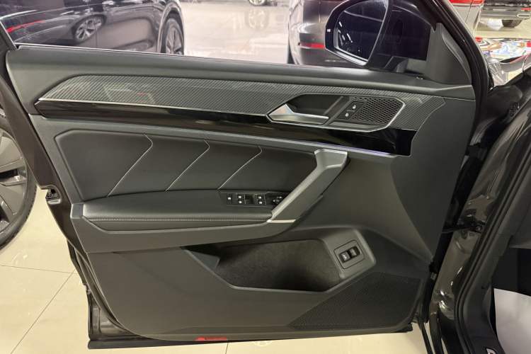 Used Volkswagen Tayron 2020 330TSI Two-Wheel Drive Luxury Connected Pro Edition Interior 12