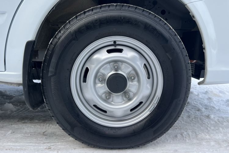 Used JMC Fushun 2023 2.0T Automatic Short-Wheelbase Mid-Top Commercial Multi-Purpose 6-Seater Passenger Vehicle
