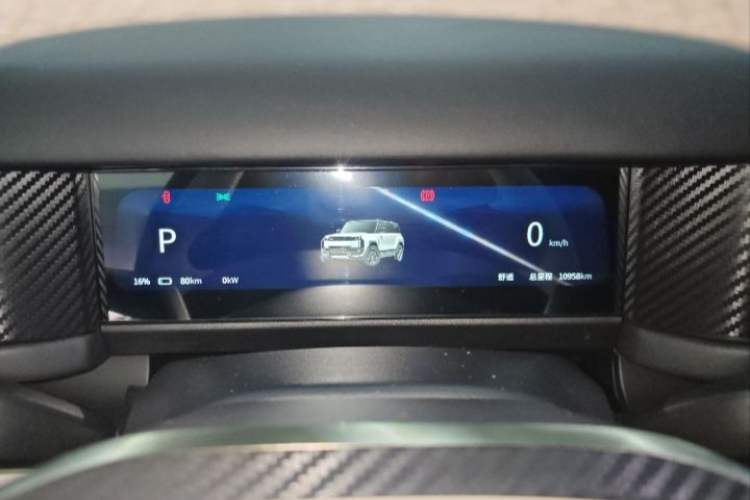 Used iCAR 03T 2024 501km Four-wheel Drive Long-Range Version Odometer Close Up