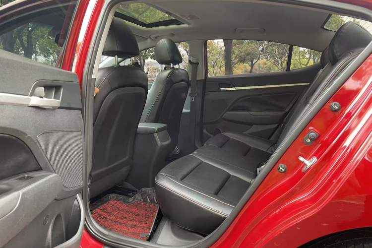 Used Hyundai Elantra (6th Generation / Lingdong) 2016 1.6L Automatic ZhiXuan – Elite Version Interior 5