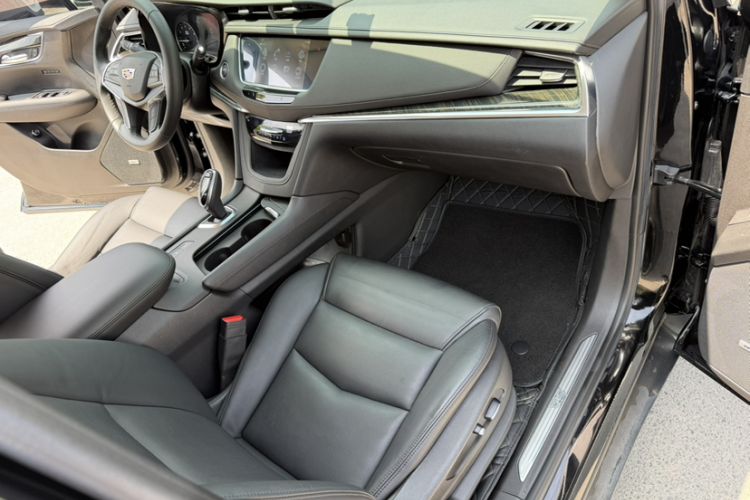 Used Cadillac XT5 2018 25T Luxury Model Interior 11