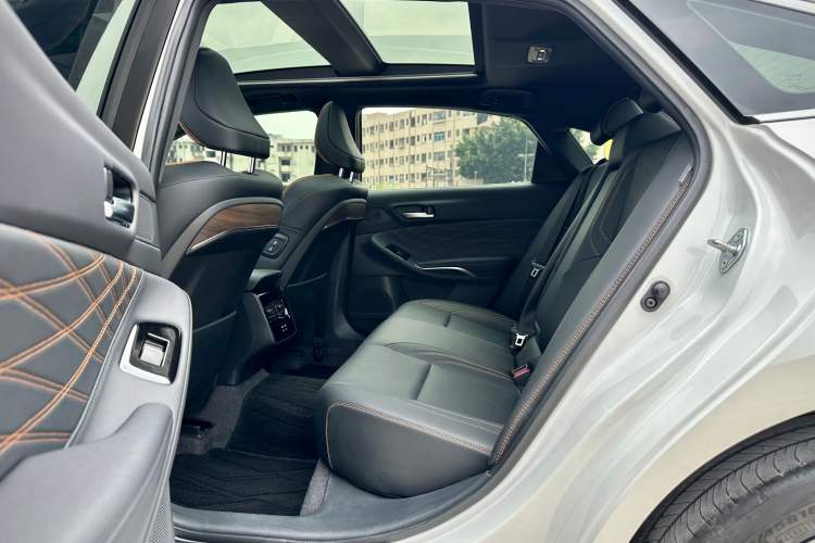 Used Toyota Avalon 2024 2.0L Luxury Edition
