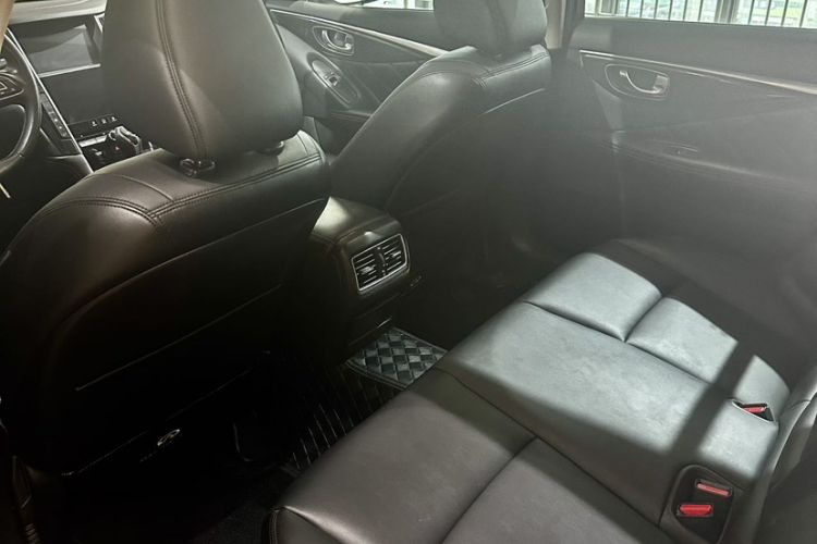 Used Infiniti Q50L 2018 2.0T Comfort Edition China V Standard Interior 3