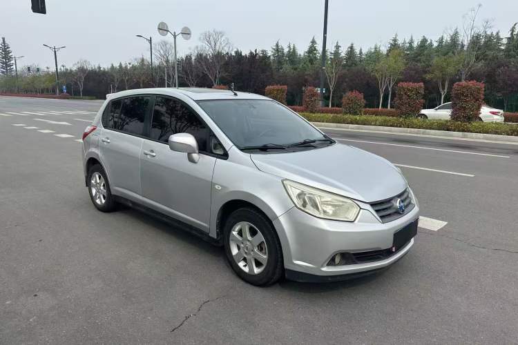 Used Venucia R50 2013 1.6L Automatic Luxury Edition Exterior 6