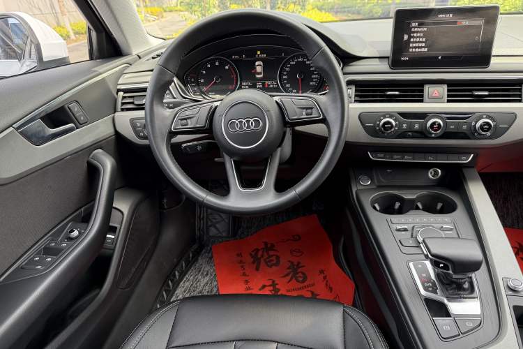 Used Audi A4L 2019 40 TFSI Ambition China VI Interior 2