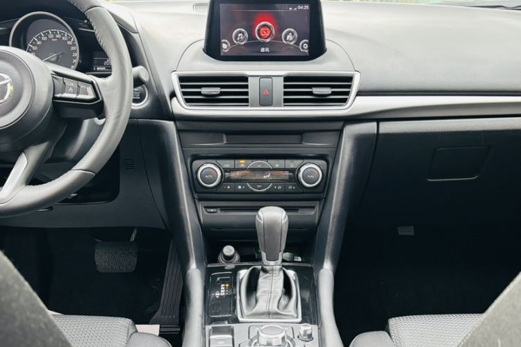 Used Mazda 3 Axela 2019 Cloud-Controlled Version Hatchback 2.0L Automatic Luxury Model China VI Standard