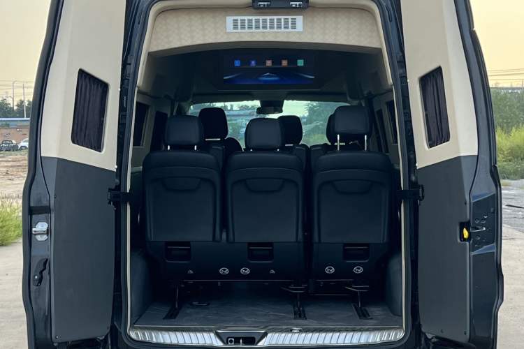 Used Ford Transit 2023 2.0T Diesel Automatic Multi-Purpose Commercial Vehicle Mid-Frame Mid-Roof 5/6 Seats Interior 2