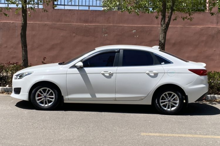 Used Ford Escort 2019 Revised Version 1.5L Manual "Quality Enjoyment" Trim (Tire Pressure Monitoring) China VI Standard Exterior 5