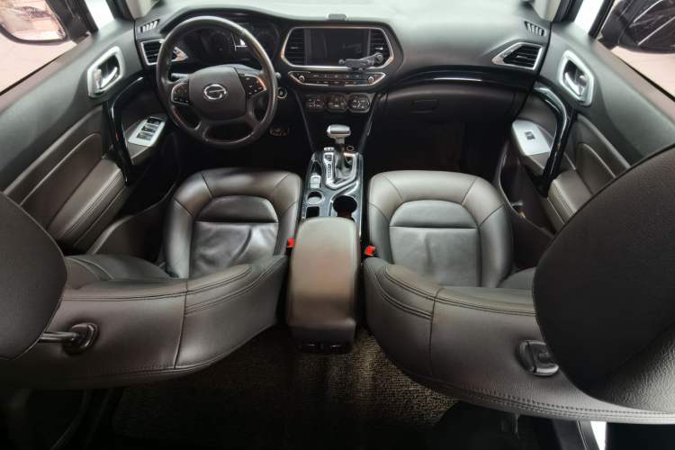 Used GAC Trumpchi GS4 2017 235T Automatic Two-Wheel Drive Luxury Smart Connectivity Version Interior 4