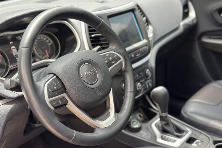 Used Jeep Cherokee 2016 2.4L Professional Smart Version