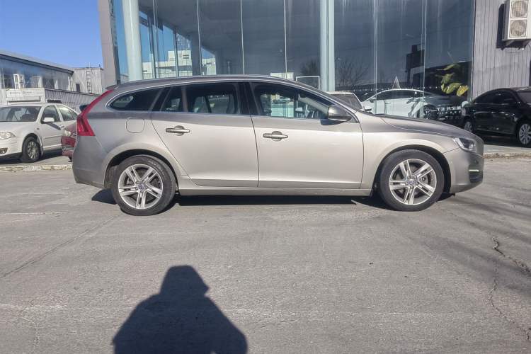 Used Volvo V60 2014 Restyled T5 Zhiya Edition
