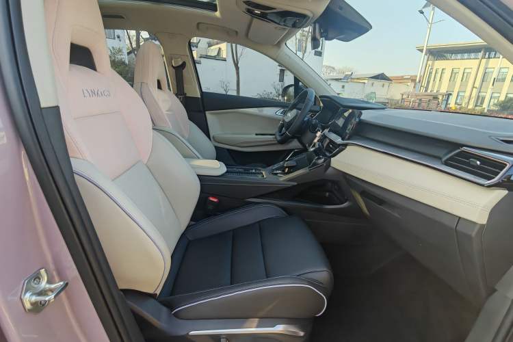 Used Lynk & Co 06 2021 1.5T Shero Pink Special Edition
