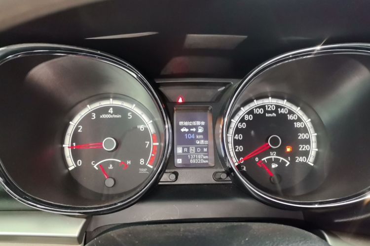 Used Venucia T70 2015 2.0L CVT Smart Choice Edition Odometer Close Up