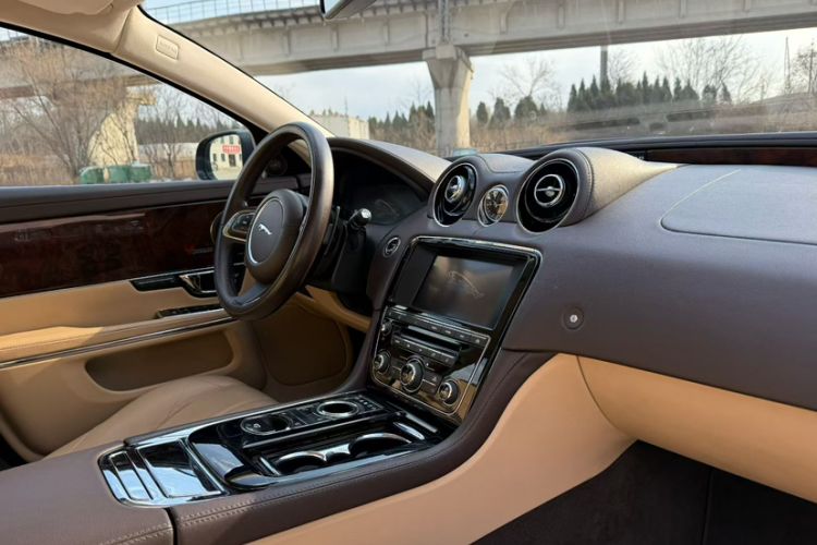 Used Jaguar XJ 2014 XJL 3.0 SC Two-Wheel-Drive Panoramic Business Edition