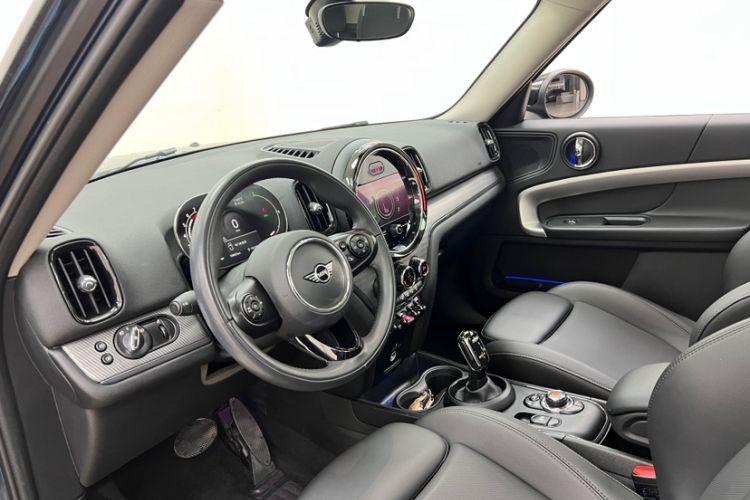 Used MINI Countryman 2021 1.5T COOPER ALL4 Laguna Blue Limited Edition Interior 8