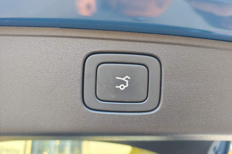 Used ONVO L60 2024 60 kWh Rear-Drive Version