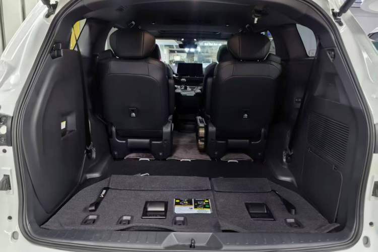 Used Toyota Sienna 2023 2.5L Hybrid Deluxe Edition