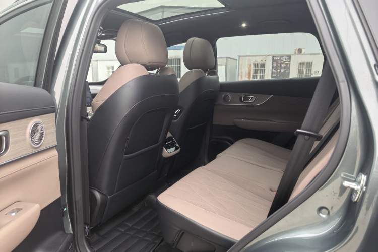 Used Chery Tiggo 8 PLUS 2025 290TGDI DCT Prestige 5-Seater
