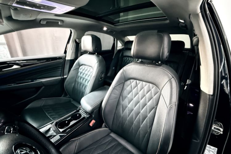 Used Volkswagen Passat 2019 330TSI Luxury Edition China VI Standard
