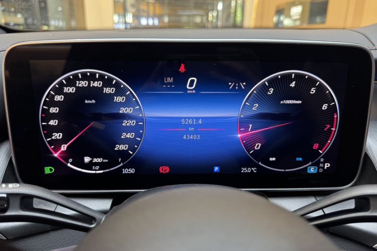 Used Mercedes-Benz GLC 2023 GLC 260 L 4MATIC Luxury 7-Seater Odometer Close Up