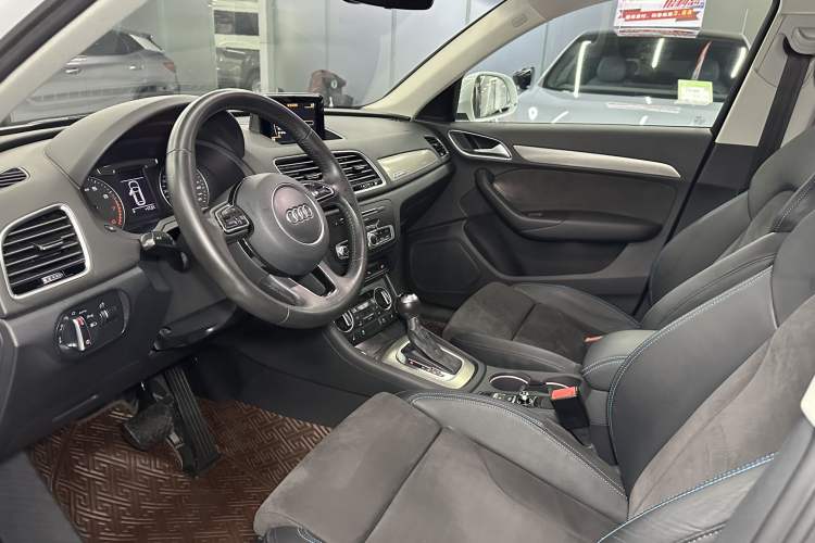 Used Audi Q3 2016 40 TFSI quattro all-wheel-drive sport model
