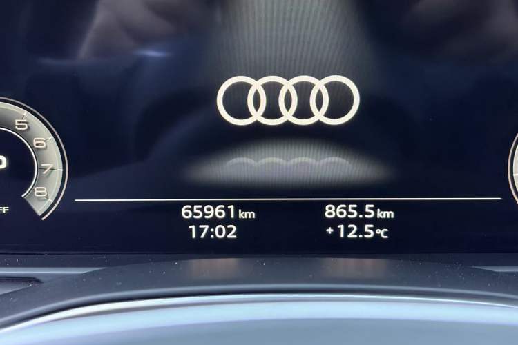 Used Audi A6L 2021 40 TFSI Luxury Dynamic Edition Odometer Close Up