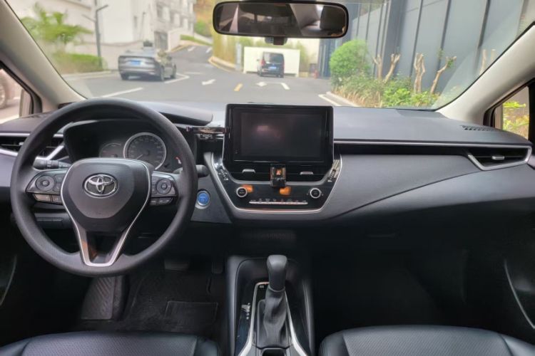 Used Toyota Corolla 2021 Dual-Motor 1.8L E-CVT Elite Edition Interior 2
