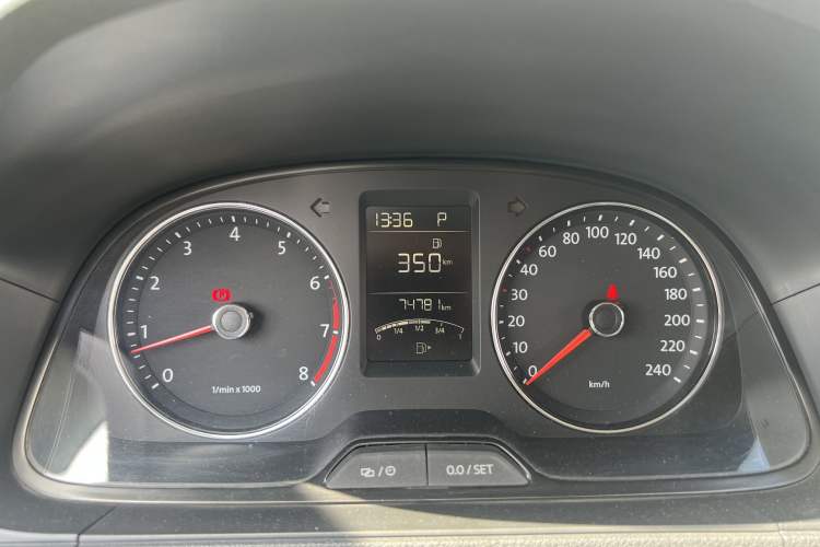 Used Volkswagen Gran Lavida 2013 1.6L Automatic Comfort Model Odometer Close Up