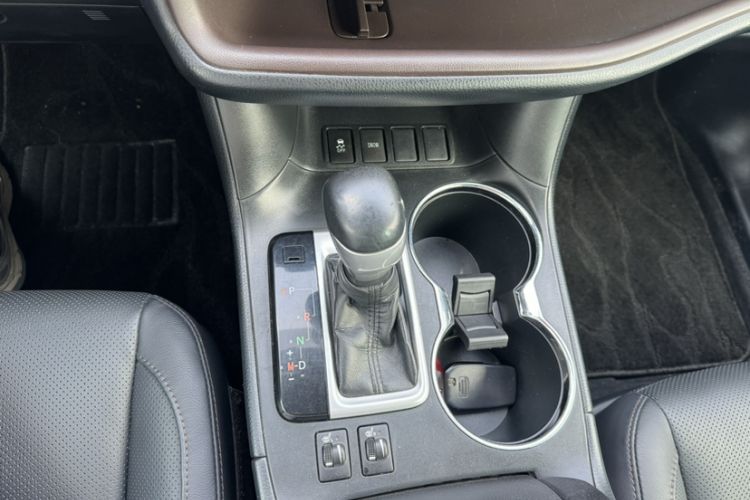 Used Toyota Highlander 2017 2.0T Two-Wheel Drive Luxury Edition 7 Seats
