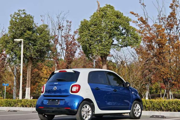 Used smart forfour 2018 1.0L 52 kW Dynamic Edition
