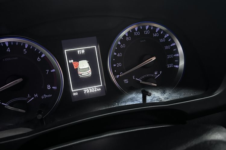 Used Toyota Highlander 2018 2.0T Two-Wheel-Drive Luxury Edition 7 Seats Emission Standard China V Odometer Close Up