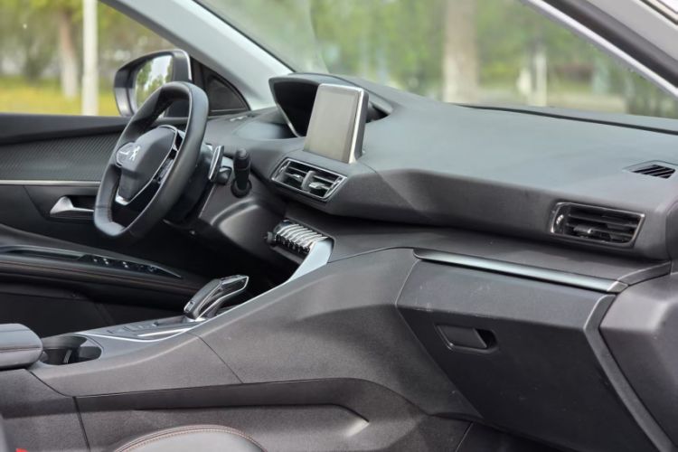 Used Peugeot 4008 2018 350THP Elite Edition Interior 7