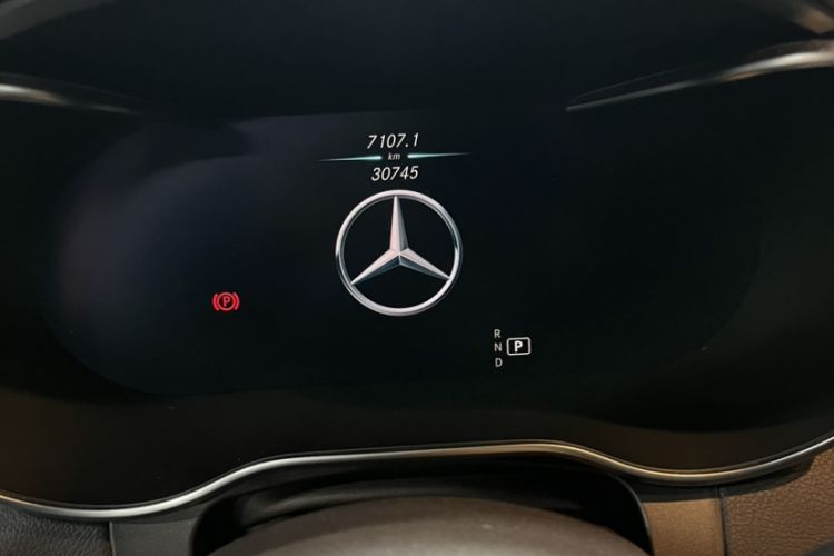 Used Mercedes-Benz GLC 2023 Facelift GLC 260 L 4MATIC Dynamic Version 5 Seats Odometer Close Up