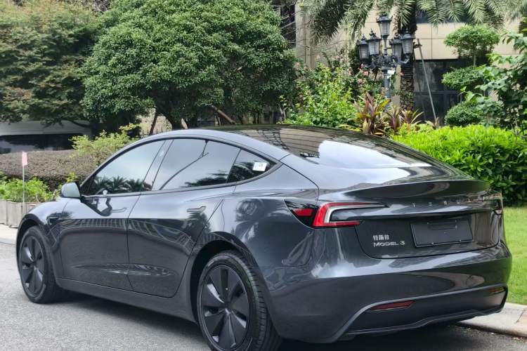 Used Tesla Model 3 2025 Rear-Wheel-Drive Version
