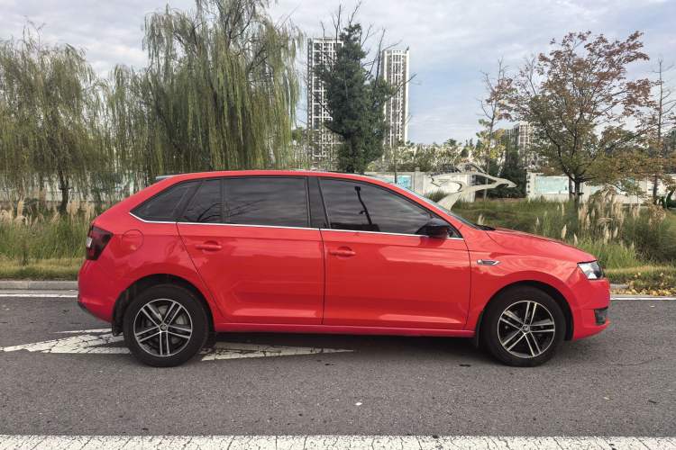 Used Skoda Rapid Spaceback 2016 Revised 1.6L Automatic Smart Drive Version