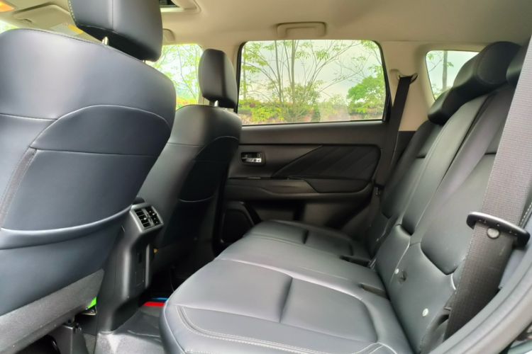 Used Mitsubishi Outlander 2019 2.4L 4x4 Zhi Xiang Edition 5 Seats China VI Standard