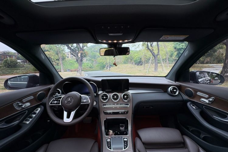 Used Mercedes-Benz GLC 2022 Facelift GLC 260 L 4MATIC Luxury Edition Interior 4