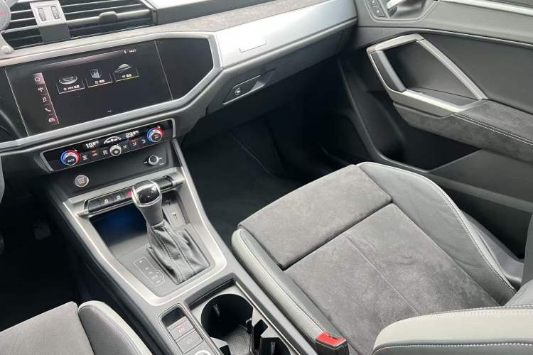 Used Audi Q3 2019 40 TFSI Fashion Dynamic Model