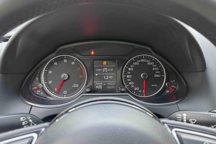 Used Audi Q5 2016 40 TFSI Technology Edition Odometer Close Up