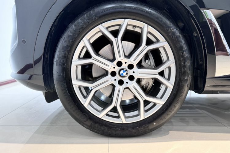 Used BMW X7 2023 xDrive40i Luxury Package with Leading Features