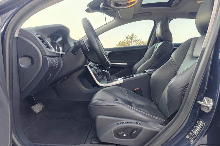 Used Volvo V60 2015 T5 Zhiya Edition