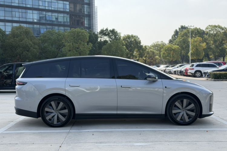 Used Li Auto Li Auto i8 2025 Model Standard Version
