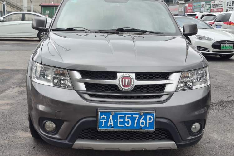 Used Fiat Freemont 2013 3.6L Intelligent All-Wheel-Drive Version Exterior 4