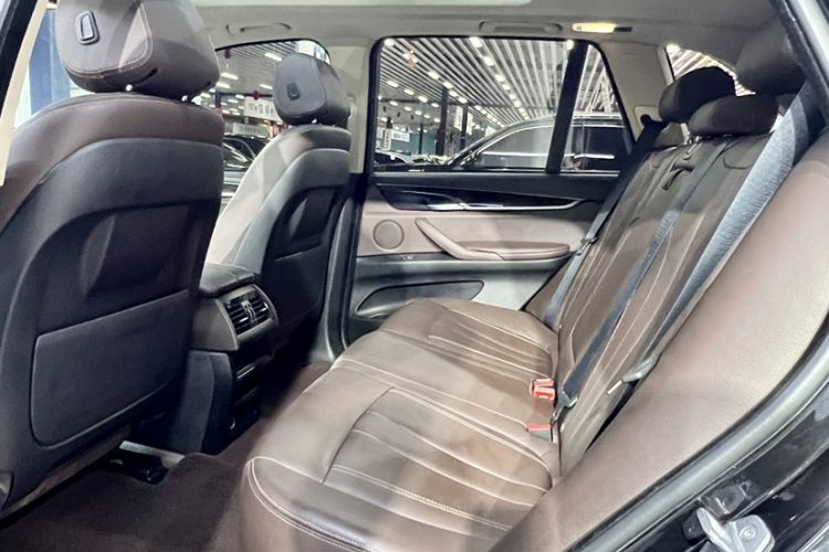 Used BMW X5 2017 xDrive28i Interior 3