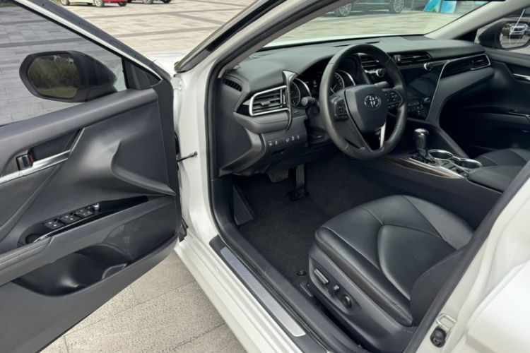 Used Toyota Camry 2019 Revised Version 2.0G Luxury Edition
