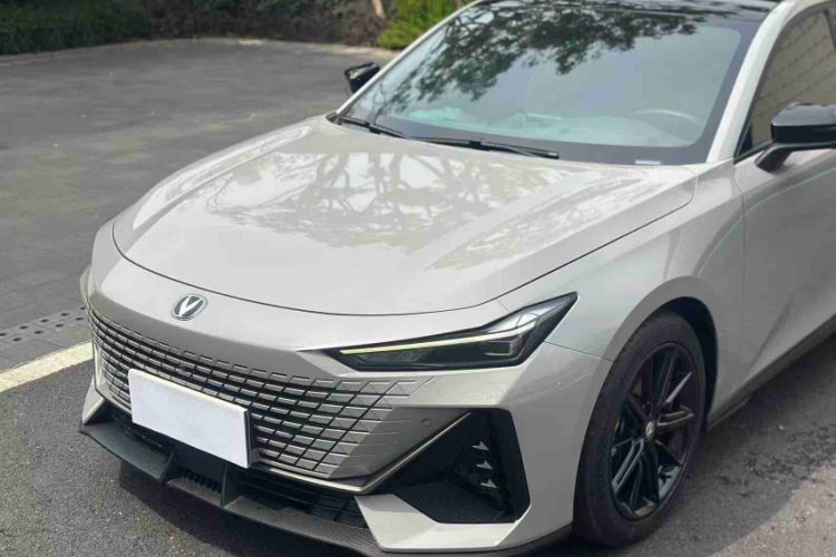 Used CHANGAN UNI-V 2022 1.5T Prestige Version Exterior 4