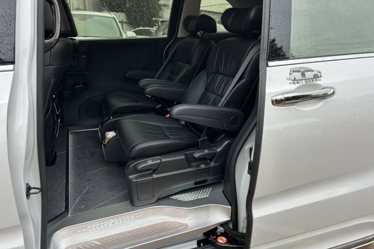 Used Honda Odyssey 2024 2.0L eHEV Sharp & Smart Edition Interior 2