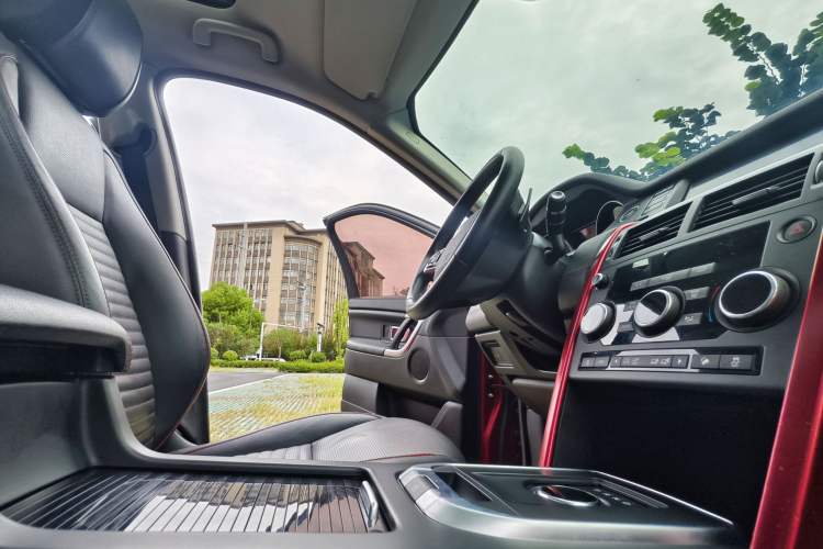 Used Land Rover Discovery Sport 2019 240 PS SE Dynamic Version China VI Standard
